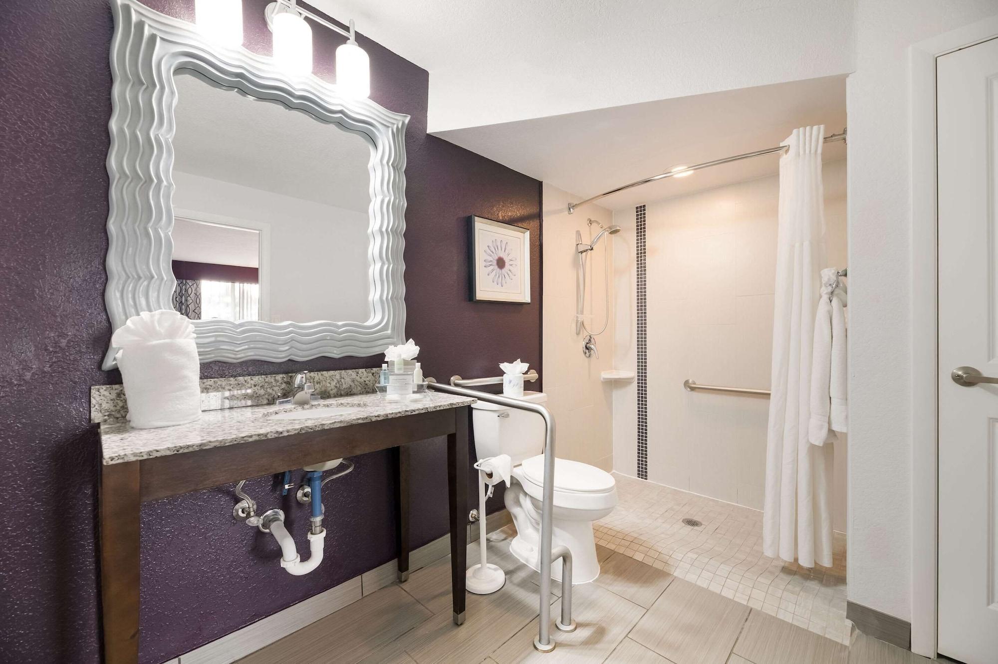 Clarion Inn & Suites Across From Universal Orlando Resort מראה חיצוני תמונה